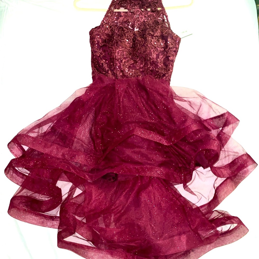 ❗️Exclusive Macy's Prom Dress❗️
Color: NEW WINE
Original Pricing: $ 149.00